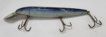 THIS BLUE AND WHITE 3 HOOK IS 8+" TO CATCH THOSE VERY LARGE FISH.