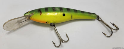 GREEN, BLACK, YELLOW AND ORANGE 2 HOOK FLOATING BAGLAY'S 8" FISHING LURE