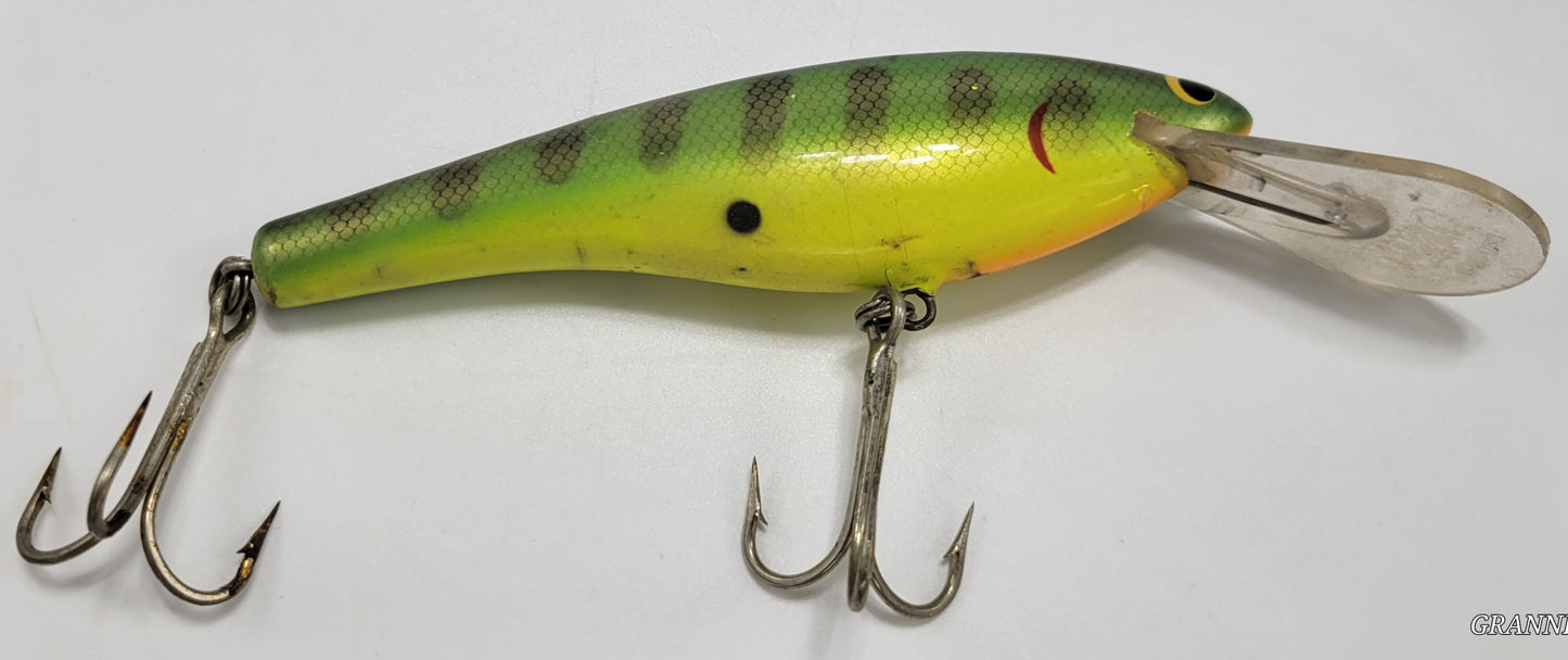 GREEN, BLACK, YELLOW AND ORANGE 2 HOOK FLOATING BAGLAY'S 8" FISHING LURE