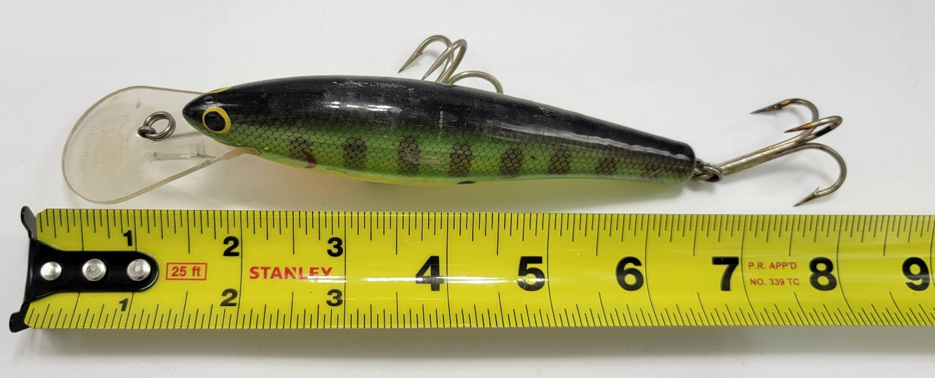 GREEN, BLACK, YELLOW AND ORANGE 2 HOOK FLOATING BAGLAY'S 8" FISHING LURE - Grannies Garage