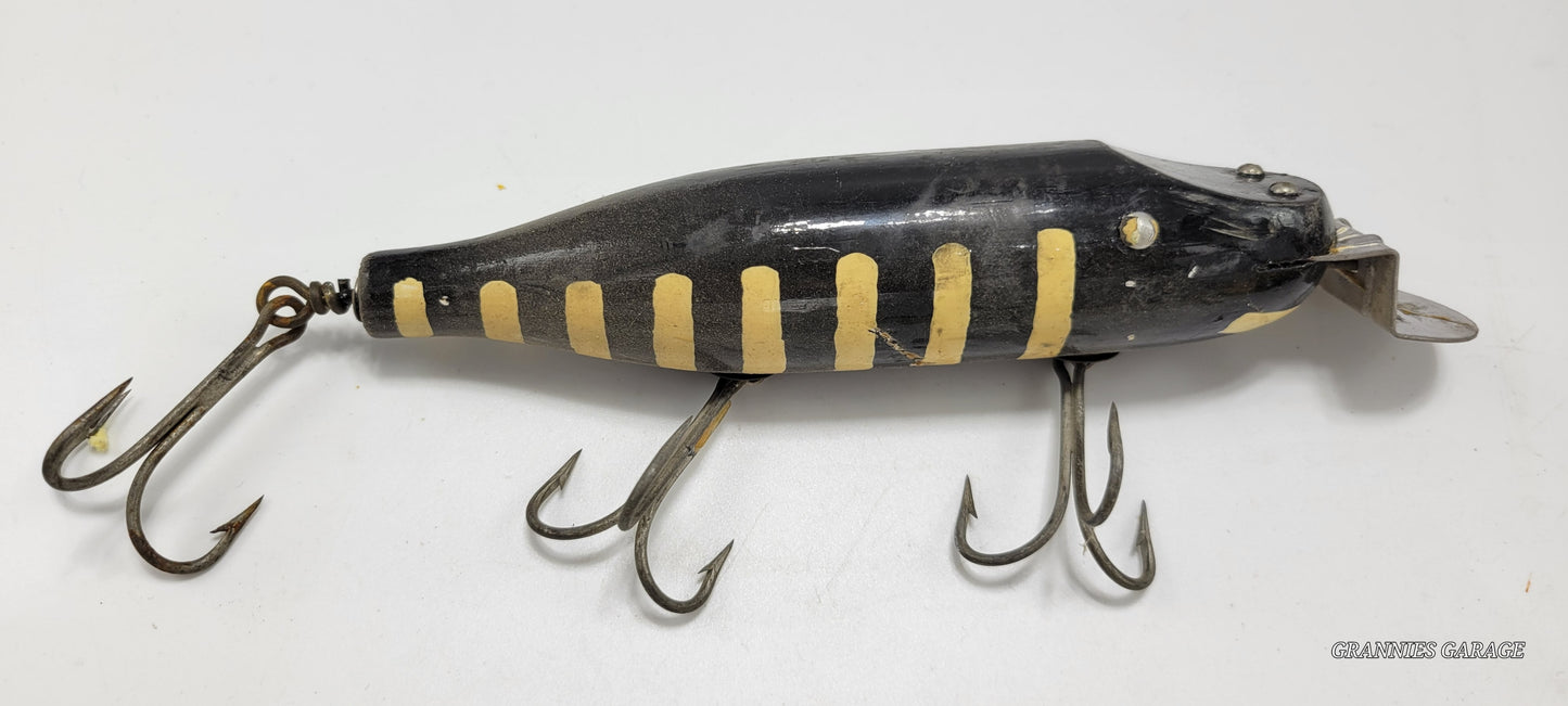 LARGE 9 " BLACK WITH YELLOW STRIPES FISHING LURE WITH YELLOW EYES AND 3 HOOKS