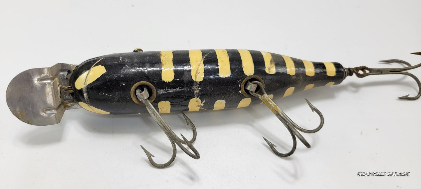 LARGE 9 " BLACK WITH YELLOW STRIPES FISHING LURE WITH YELLOW EYES AND 3 HOOKS