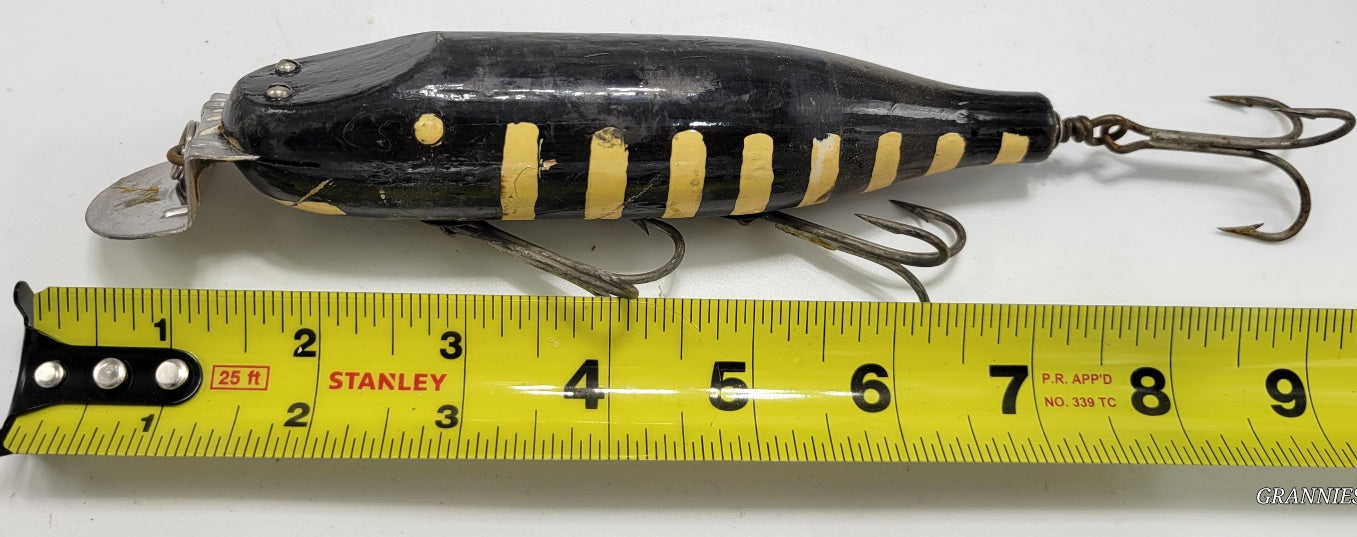 LARGE 9 " BLACK WITH YELLOW STRIPES FISHING LURE WITH YELLOW EYES AND 3 HOOKS