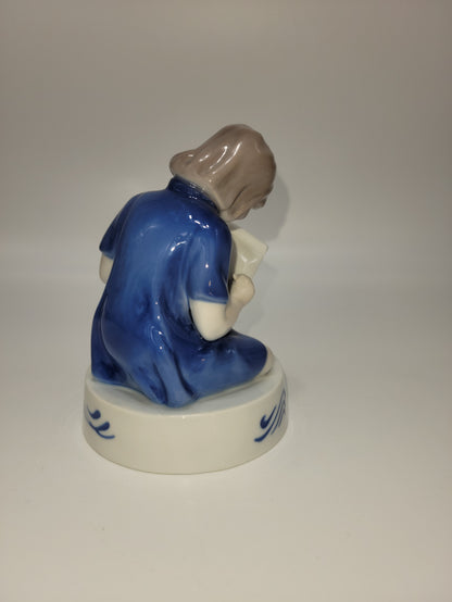 B&G Porcelain 1983 Figurine of the year 11 x 14.5 cm 1982 : Young Artist. Ltd. Edition Soren Brunoe