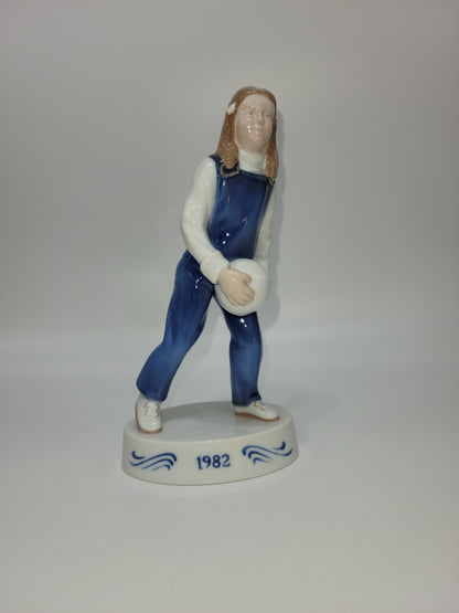 1982 Annual Figurine, Girl with Ball, Bing & Grøndahl  B & G