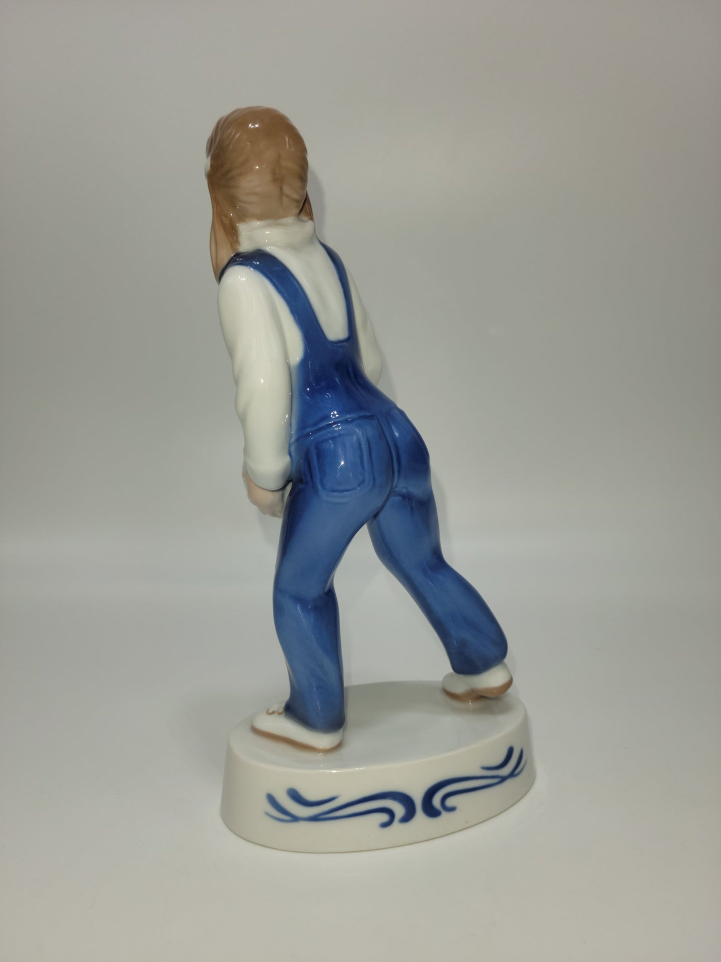 1982 Annual Figurine, Girl with Ball, Bing & Grøndahl  B & G