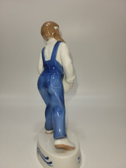 1982 Annual Figurine, Girl with Ball, Bing & Grøndahl  B & G