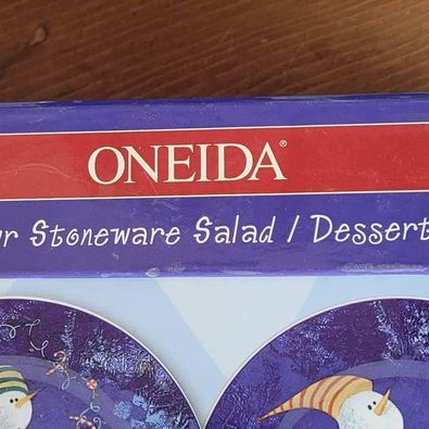 Collectible - Oneida Set Of 4  Snowman Stoneware Dessert Salad Plates