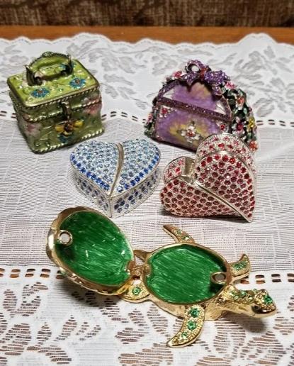 Jewelry Trinket Green Dresser Trinket Box with Bee