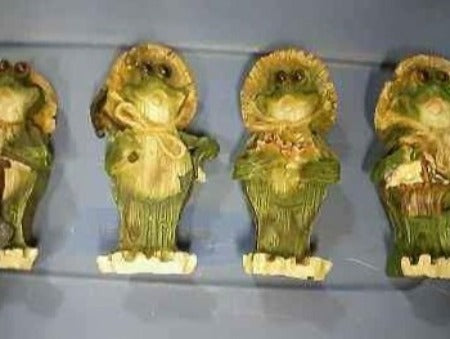 Lawn Ornament  Set of 4 Gardening Frogs